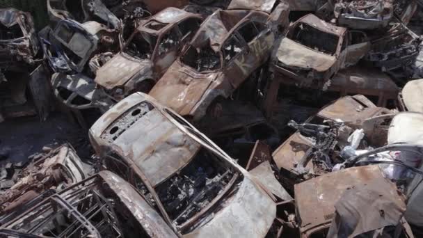 Этом Видео Показаны Последствия Войны Украине Сожженные Расстрелянные Машины Серые — стоковое видео