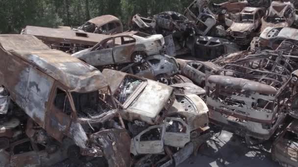 Video Ukrayna Daki Savaşın Sonucunu Gösteriyor Yakılmış Vurulmuş Arabalar Gri — Stok video