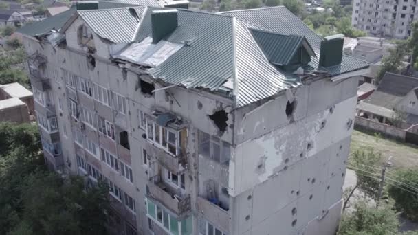 この株式ビデオは ウクライナでの戦争中にマカリフ市内で破壊された建物を示しています グレー 色なし フラット — ストック動画