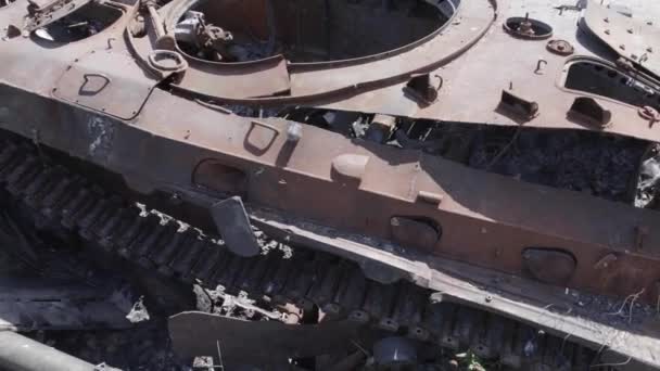 비디오는 전쟁중 우크라 이나의 파괴된 장비의 사진을 있습니다 평면이 아니라 — 비디오