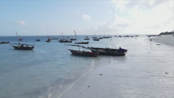 Toto Video Ukazuje Lodě Oceánu Pobřeží Zanzibaru Zpomalený Pohyb Rozlišení — Stock video