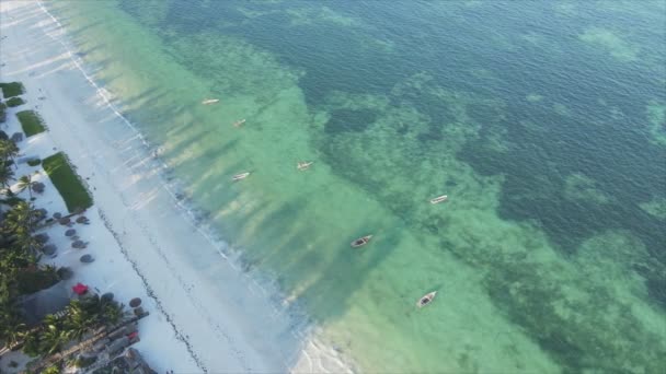 Deze Aandelenvideo Toont Boten Oceaan Voor Kust Van Zanzibar Slow — Stockvideo