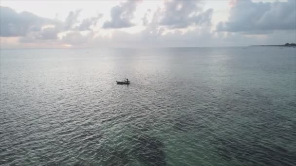 Toto Video Ukazuje Lodě Oceánu Pobřeží Zanzibaru Zpomalený Pohyb Rozlišení — Stock video