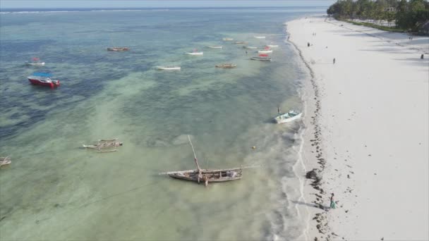 Nagranie Pokazuje Łodzie Oceanie Wybrzeży Zanzibaru Zwolnione Tempo Rozdzielczości — Wideo stockowe