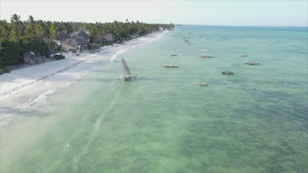 Nagranie Pokazuje Łodzie Oceanie Wybrzeży Zanzibaru Zwolnione Tempo Rozdzielczości — Wideo stockowe