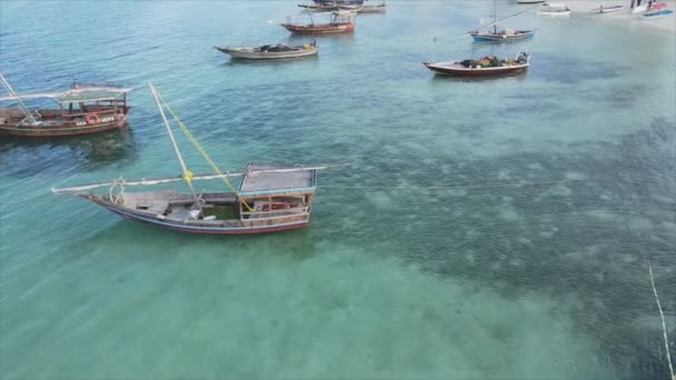 Nagranie Pokazuje Łodzie Oceanie Wybrzeży Zanzibaru Zwolnione Tempo Rozdzielczości — Wideo stockowe