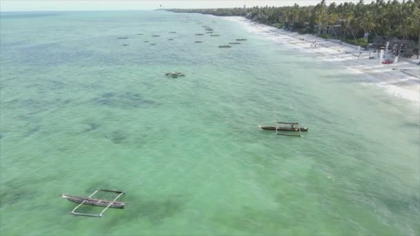 Nagranie Pokazuje Łodzie Oceanie Wybrzeży Zanzibaru Zwolnione Tempo Rozdzielczości — Wideo stockowe