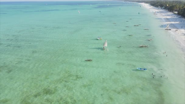 Állomány Videó Mutatja Hajók Óceán Partjainál Zanzibar Lassított Felvétel Felbontású — Stock videók