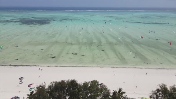 Deze Stockvideo Toont Kitesurf Nabij Kust Van Zanzibar Tanzania Slow — Stockvideo