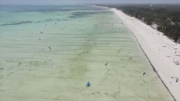 Deze Stockvideo Toont Kitesurf Nabij Kust Van Zanzibar Tanzania Slow — Stockvideo