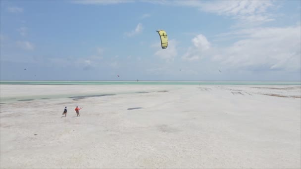 Este Vídeo Mostra Kitesurf Perto Costa Zanzibar Tanzânia Câmera Lenta — Vídeo de Stock