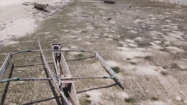 Toto Video Ukazuje Letecký Pohled Příliv Odliv Oceánu Pobřeží Zanzibaru — Stock video