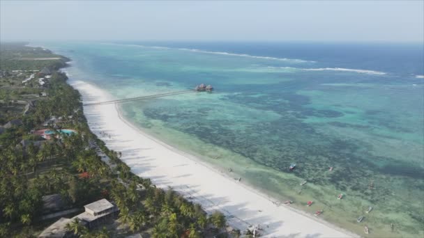 Stock Video Shows Aerial View House Stilts Ocean Coast Zanzibar — Vídeo de Stock