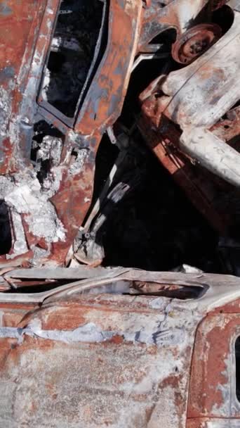Вертикальному Відео Показана Купа Знімків Спалених Машин Окрузі Ірпін — стокове відео