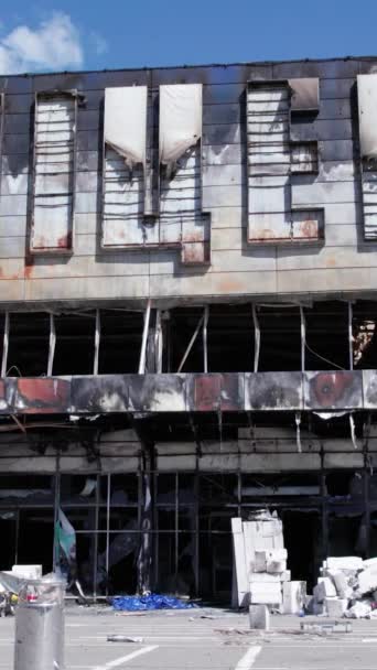 Stock Vertical Video Shows Destroyed Building Shopping Center Bucha Slow — Video