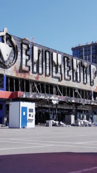 Вертикальному Відеоролику Зображено Зруйнований Будинок Торгового Центру Бача Повільний Рух — стокове відео