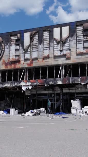 Stock Vertical Video Shows Destroyed Building Shopping Center Bucha Slow — Vídeo de Stock