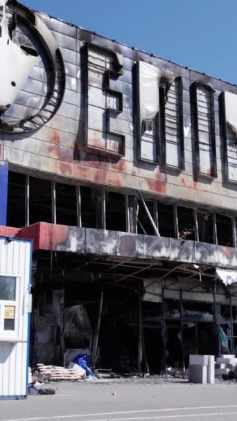 Stock Vertical Video Shows Destroyed Building Shopping Center Bucha Slow — Vídeos de Stock