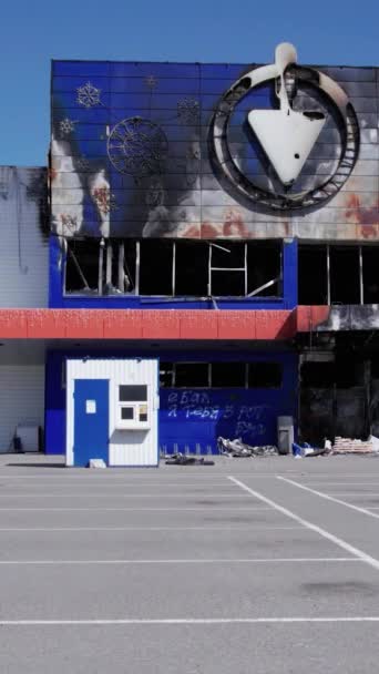 Stock Vertical Video Shows Destroyed Building Shopping Center Bucha Slow — 비디오