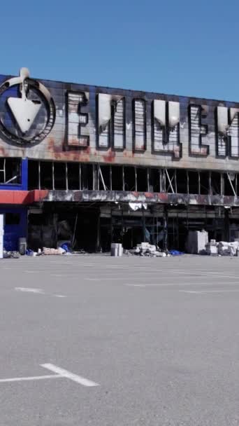 Stock Vertical Video Shows Destroyed Building Shopping Center Bucha Slow — Video Stock