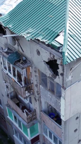 Stock Vertical Video Shows Destroyed Building City Makariv War Ukraine — ストック動画