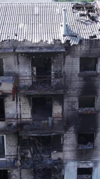 Stock Vertical Video Shows Destroyed Building City Makariv War Ukraine — Vídeo de Stock