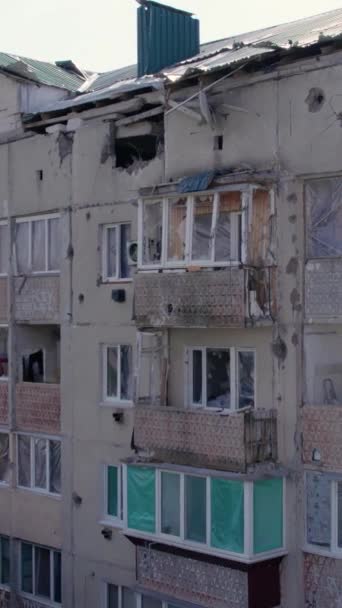 Denna Stock Vertikal Video Visar Förstörd Byggnad Staden Makariv Kriget — Stockvideo