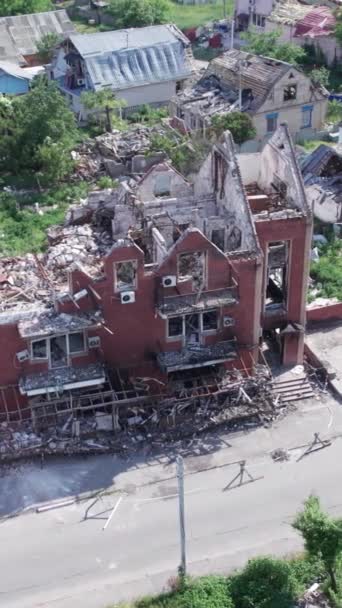 Stock Vertical Video Shows Destroyed Building City Makariv War Ukraine — Vídeos de Stock