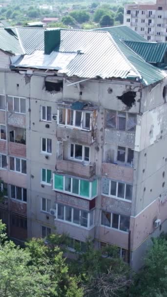 Stock Vertical Video Shows Destroyed Building City Makariv War Ukraine — Stockvideo