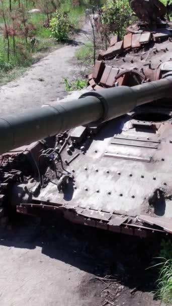 Stock Vertical Video Shows Aerial View Destroyed Military Equipment Ukraine — Vídeos de Stock