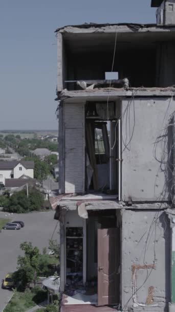 Este Vídeo Vertical Mostra Consequências Guerra Ucrânia Edifício Residencial Destruído — Vídeo de Stock