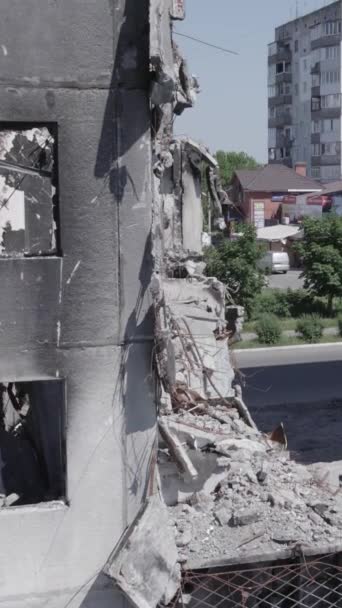 Este Vídeo Vertical Mostra Consequências Guerra Ucrânia Edifício Residencial Destruído — Vídeo de Stock