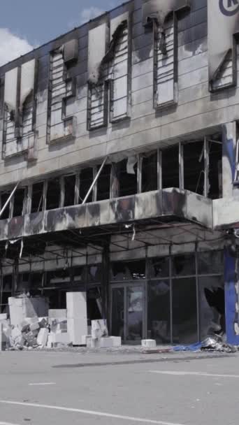 Stock Vertical Video Shows Destroyed Building Shopping Center Bucha Slow — Vídeo de stock