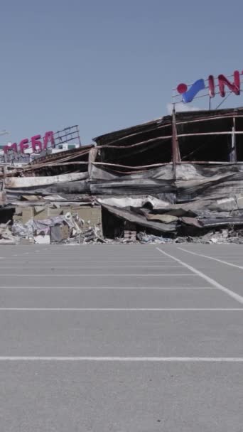 Stock Vertical Video Shows Destroyed Building Shopping Center Bucha Slow — Stockvideo