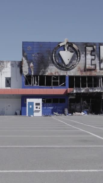 Stock Vertical Video Shows Destroyed Building Shopping Center Bucha Slow — Stock Video