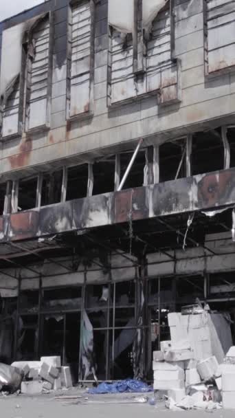 Stock Vertical Video Shows Destroyed Building Shopping Center Bucha Slow — Video