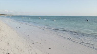 Bu stok videosu 8K çözünürlüklü, Tanzanya 'nın Zanzibar kıyısındaki okyanus manzarasını gösteriyor.