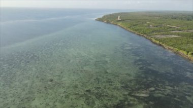 Bu stok videosu 8K çözünürlüklü, Tanzanya 'nın Zanzibar kıyısındaki okyanus manzarasını gösteriyor.