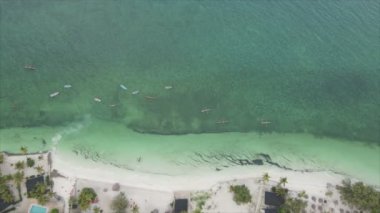 Bu stok videosu 8K çözünürlüklü, Tanzanya 'nın Zanzibar kıyısındaki okyanus manzarasını gösteriyor.