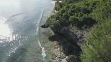 Bu stok videosu 8K çözünürlüklü, Tanzanya 'nın Zanzibar kıyısındaki okyanus manzarasını gösteriyor.