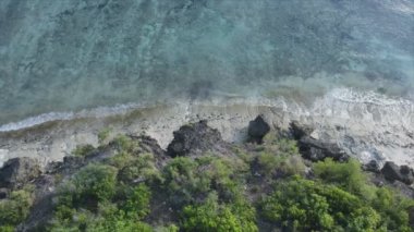Bu stok videosu 8K çözünürlüklü, Tanzanya 'nın Zanzibar kıyısındaki okyanus manzarasını gösteriyor.