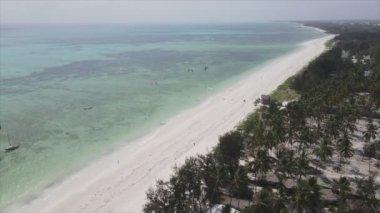Bu stok videosu 8K çözünürlüklü, Tanzanya 'nın Zanzibar kıyısındaki okyanus manzarasını gösteriyor.