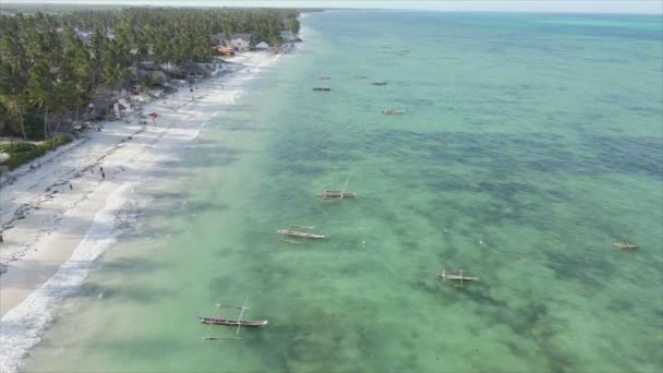 Nagranie Pokazuje Widok Lotu Ptaka Ocean Wybrzeży Zanzibaru Tanzanii Powolny — Wideo stockowe