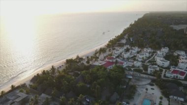 Bu stok videosu 8K çözünürlüklü, Tanzanya 'nın Zanzibar kıyısındaki okyanus manzarasını gösteriyor.