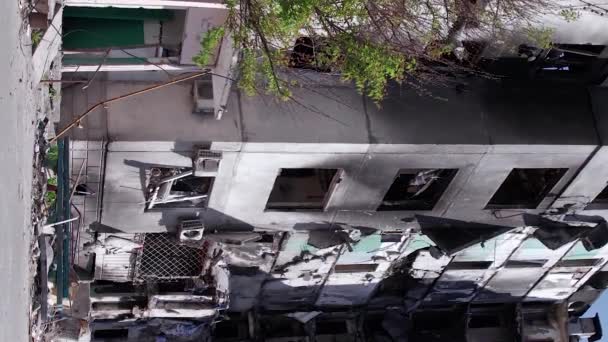 Este Video Vertical Muestra Las Secuelas Guerra Ucrania Edificio Residencial — Vídeo de stock