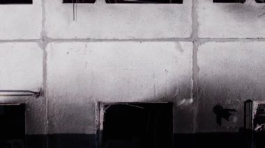 Bu borsa dikey videosu Ukrayna 'daki savaş sonrasını gösteriyor. Borodyanka' da yıkılan bir yerleşim yeri.