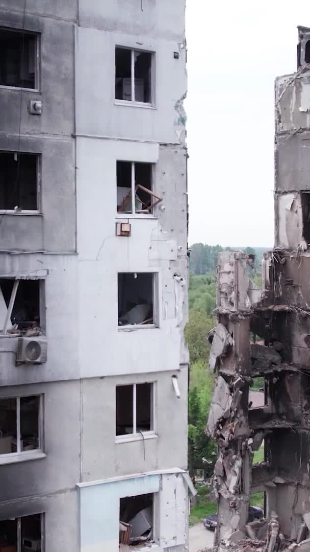 Questo Video Verticale Mostra Conseguenze Della Guerra Ucraina Edificio Residenziale — Video Stock