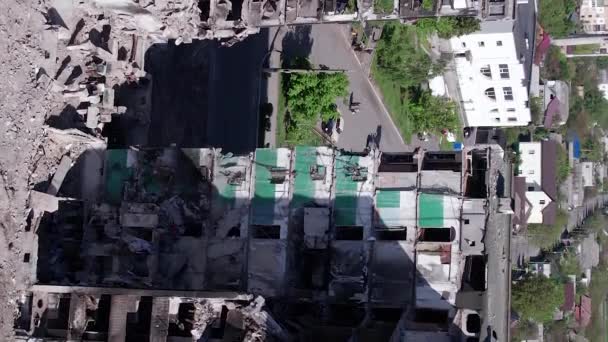 Este Vídeo Vertical Mostra Consequências Guerra Ucrânia Edifício Residencial Destruído — Vídeo de Stock