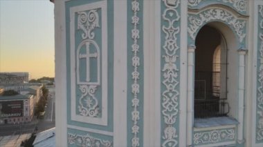 Bu video, sabah şafak vakti Ukrayna, Kyiv 'deki Aziz Sophia Kilisesi' ni gösteriyor.