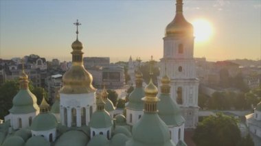 Bu video, sabah şafak vakti Ukrayna, Kyiv 'deki Aziz Sophia Kilisesi' ni gösteriyor.